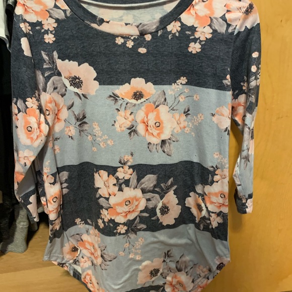 Shirts - Picture 3 of 8